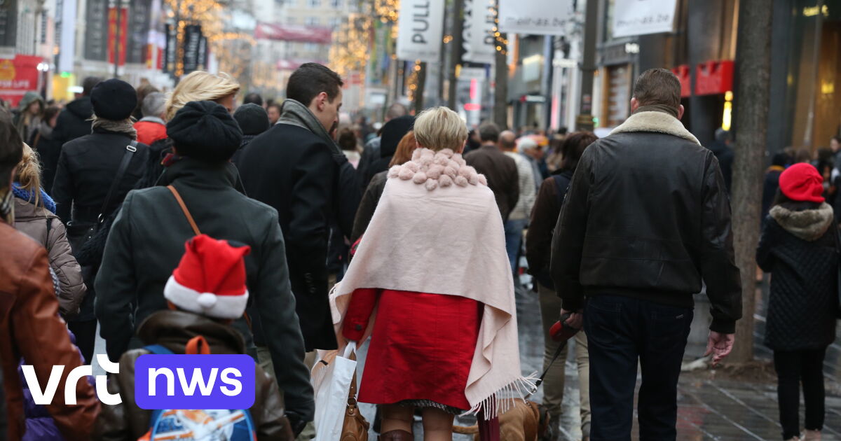 Veel Volk In De Winkelstraten, Maar Geen Extra Verkoop Voor De ...