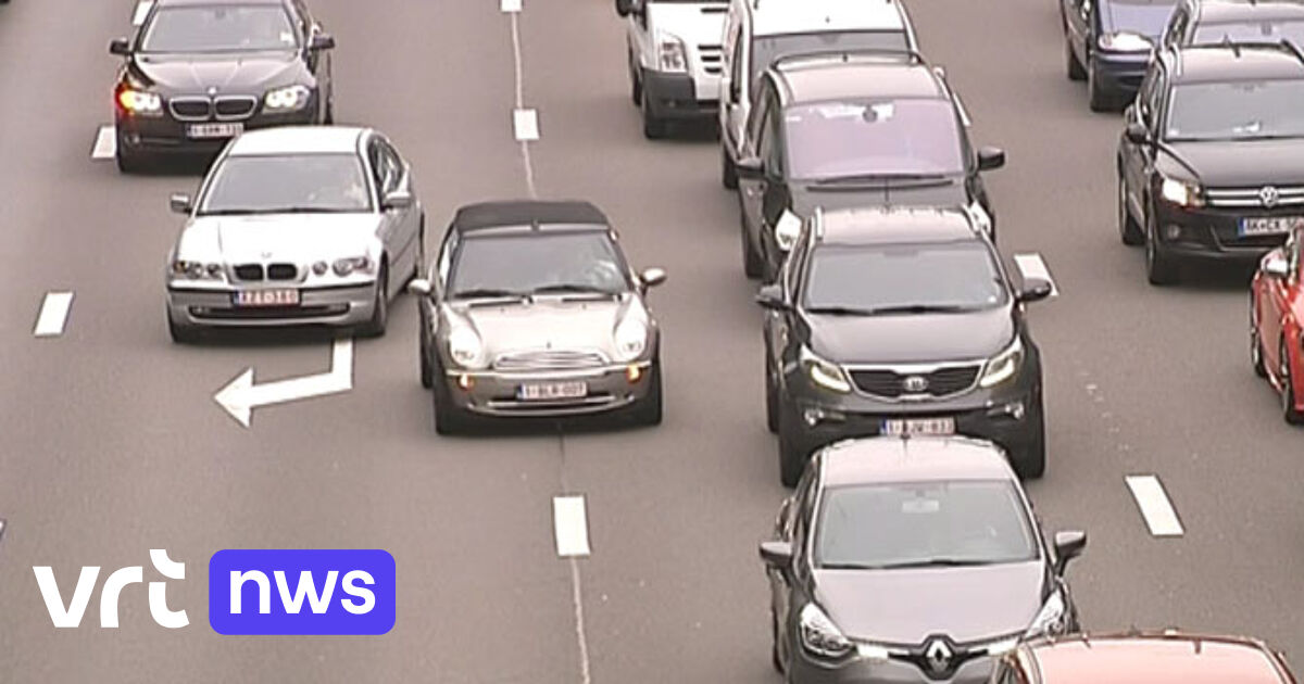 Te smalle versmalde rijstroken veroorzaken files | VRT NWS Nieuws