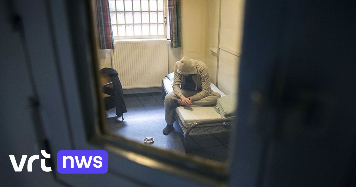 Residence permit withdrawn from prisoners