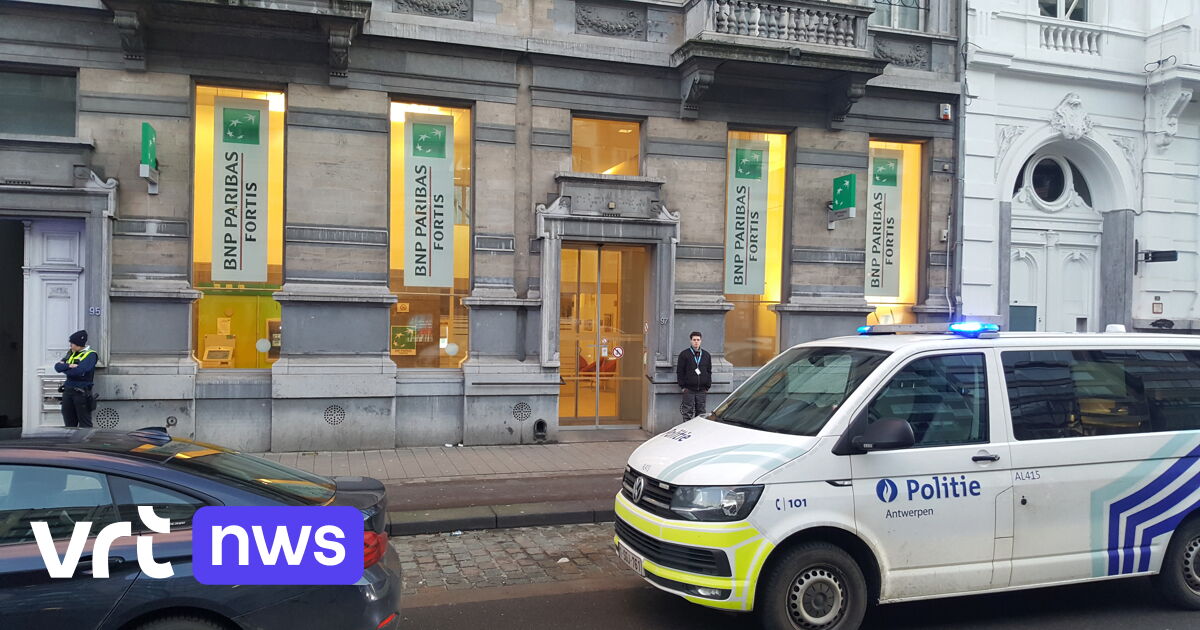 Inbrekers dringen bankkluis binnen via de riolering in Antwerpen VRT