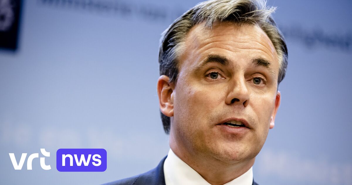 Nederlandse staatssecretaris voor Asiel en Migratie treedt af na onvolledige weergave Nederlandse staatssecretaris voor Asiel en Migratie treedt af na onvolledige weergave