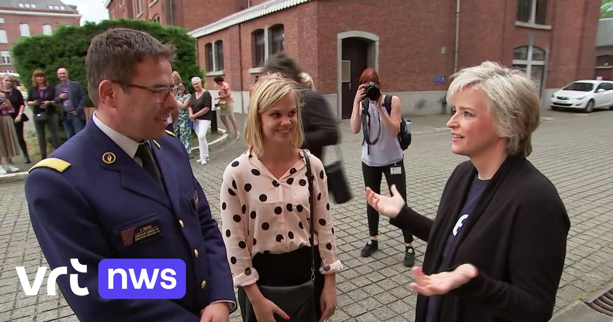 Thrillerauteur Karin Slaughter lanceert haar nieuwe boek in de politiekazerne van Etterbeek