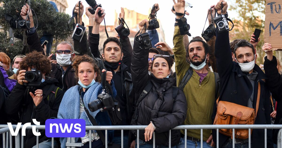 Thousands of French protest against new law that criminalizes the distribution of images by police