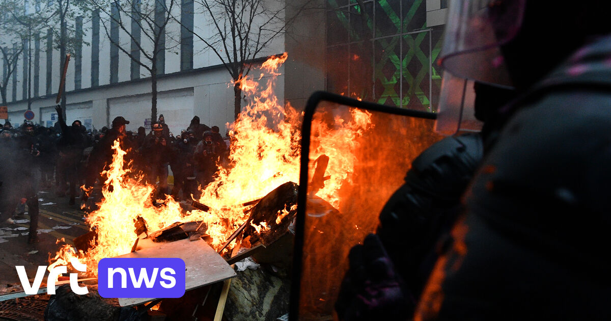 A turbulent demonstration against French security law degenerates into riots in Paris