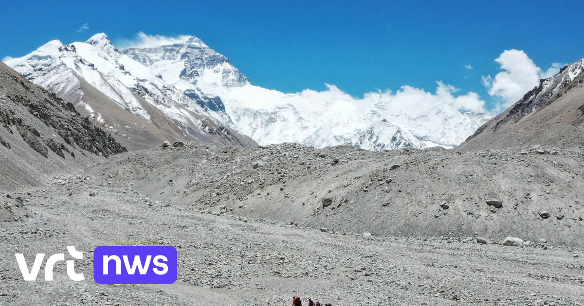 Mount Everest, De Hoogste Berg Ter Wereld, Blijkt Bijna 1 Meter Hoger Te  Zijn Dan Eerder Was Gemeten | Vrt Nws: Nieuws