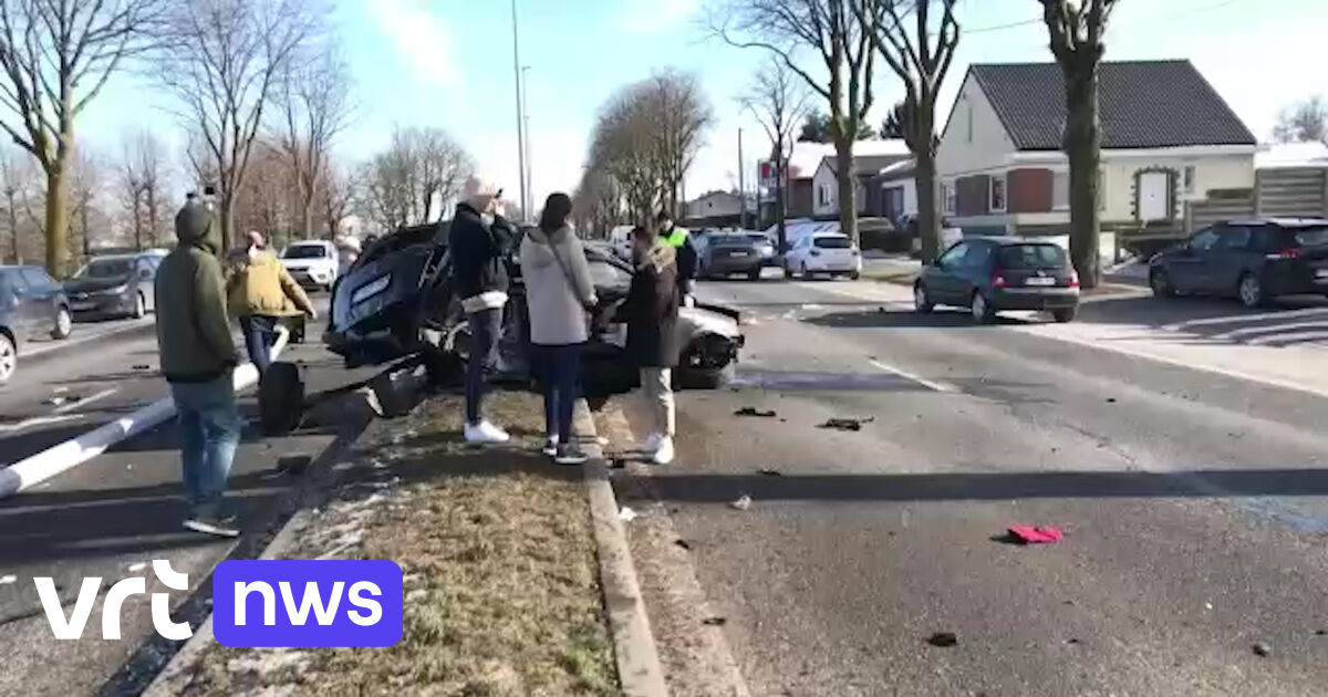 F this.... Twee kinderen komen om bij verkeersongeval na achtervolging .