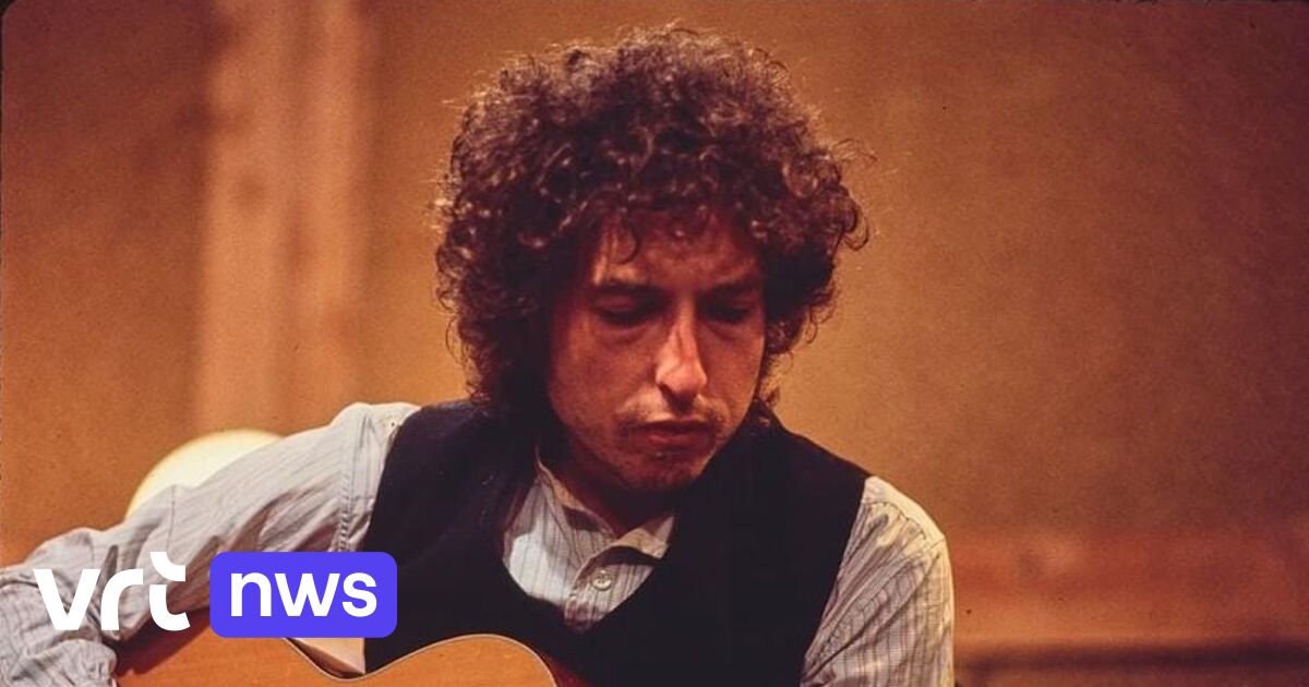 Singer Bob Dylan sells recording rights of his entire repertoire to Sony