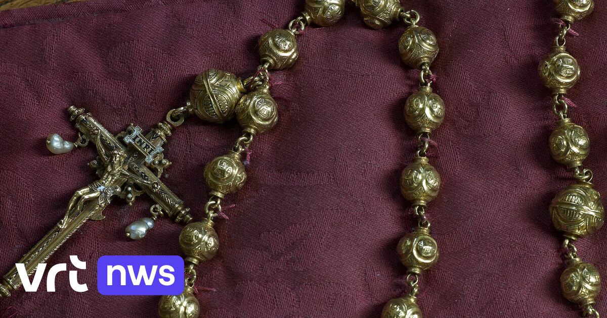 Jewels from Mary, Queen of Scots, and other historical items stolen, total value of loot: over 1.1 million euros