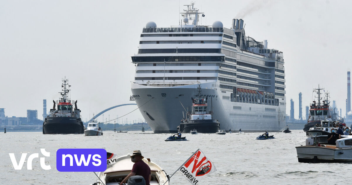 Protest in Venice against first cruise ship since virus outbreak