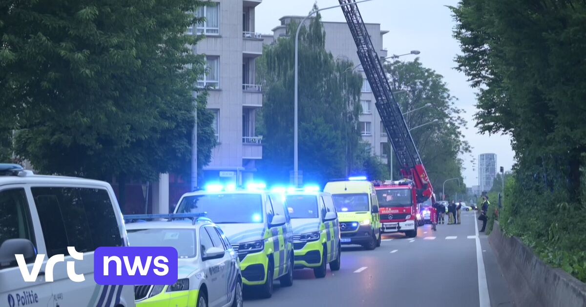 16 people hospitalised after Antwerp flat fire | VRT NWS: news