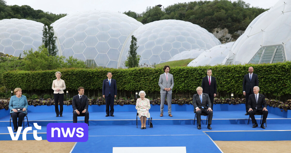 British queen steals the show at G7: “Are we supposed to look like we’re having a good time?”