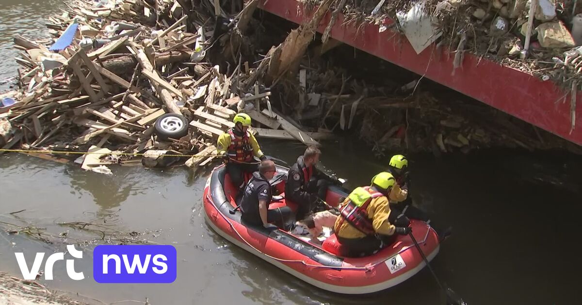 Why does the number of missing persons fluctuate so much after the floods?