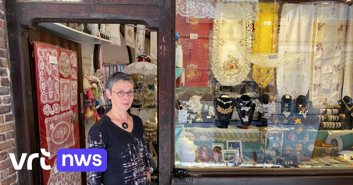 Souvenir shops under the belfry in Bruges have to go: “Unbelievable, because I have been here for 40 years”