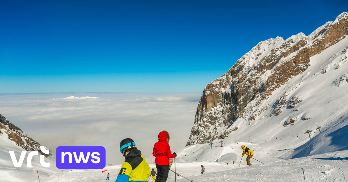 France will require mouth masks in ski lift queues this winter