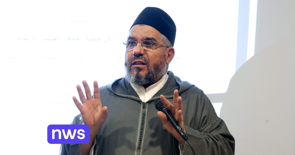Dem Imam der größten Moschee in Belgien ist die Aufenthaltsgenehmigung  entzogen worden | VRT NWS: nachrichten