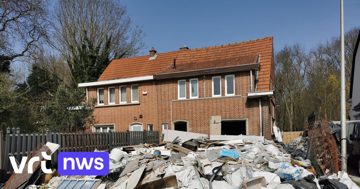 Contractor dumps construction waste in front yard in Sint-Stevens-Woluwe because customer does not pay invoice