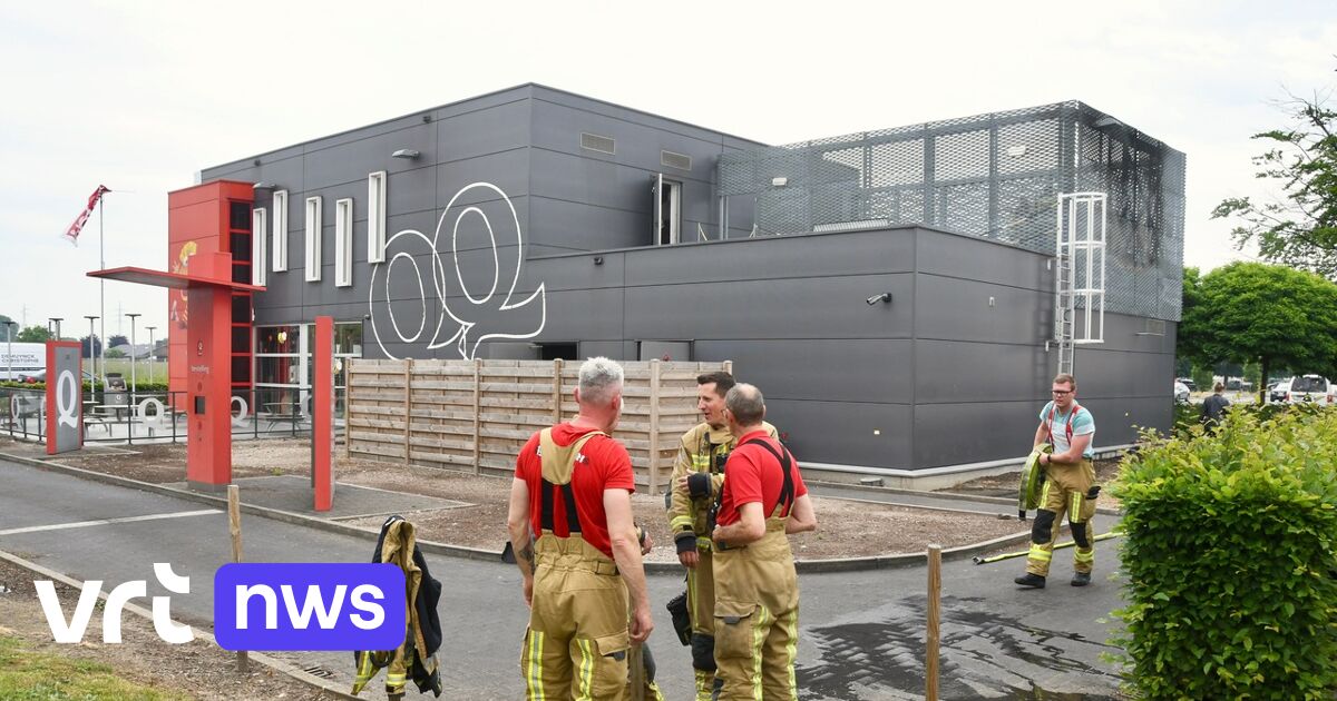 Airco vliegt in brand in hamburgertent Quick in Waregem | VRT NWS: nieuws