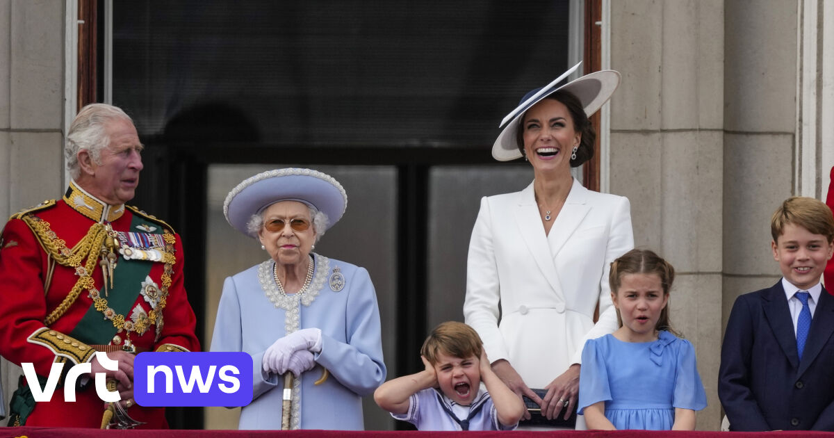 Dopo il “fastidio” sul balcone di Buckingham Palace: la regina partirà per celebrare il suo anniversario venerdì