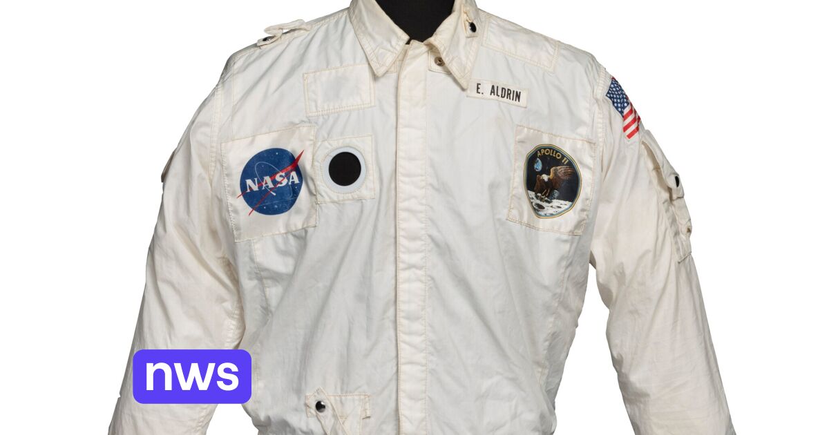 Aldrin’s coat auctioned for .7 million during moon trip