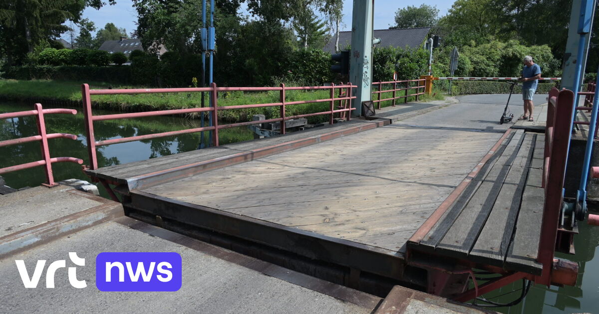 Vrachtschip Vaart Tegen Brug In Schoten: Zowel Scheepvaart- Als ...