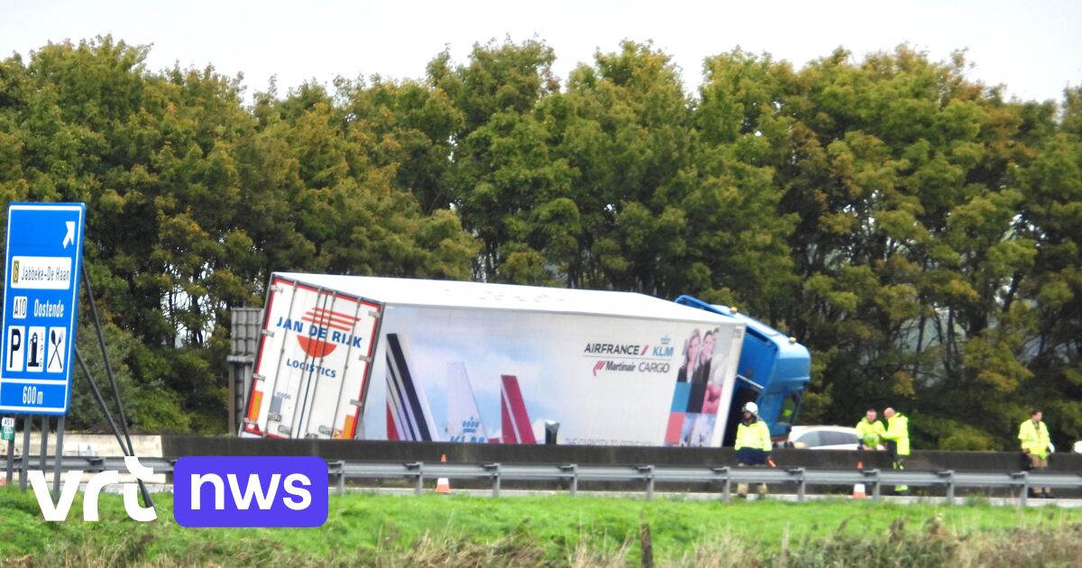 Vrachtwagen Belandt In Middenberm Op E40 In Jabbeke | VRT NWS: Nieuws