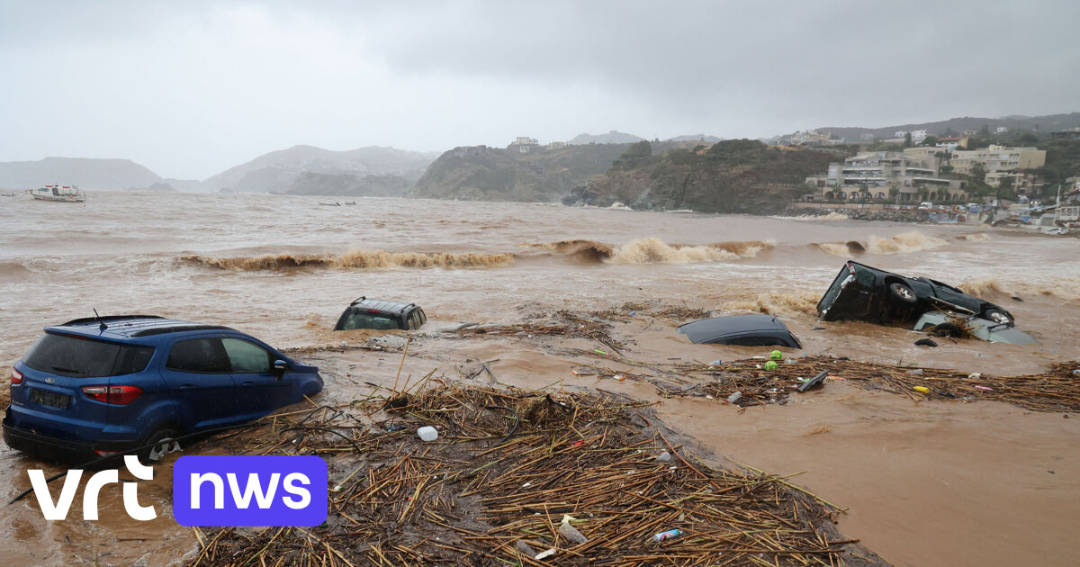 Eén Dode En Zeker Twee Vermisten Door Overstromingen Op Kreta, Auto's ...