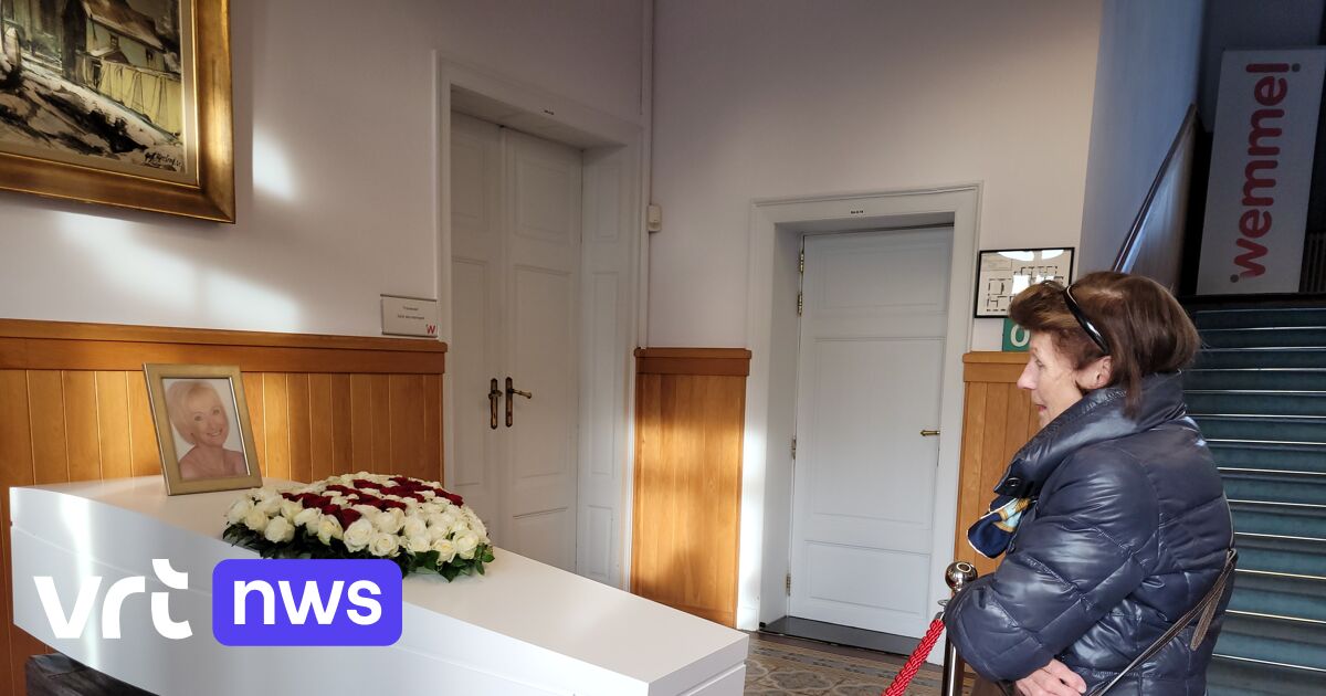 Meer dan 200 mensen brengen laatste groet aan zangeres Nicole Josy in ...