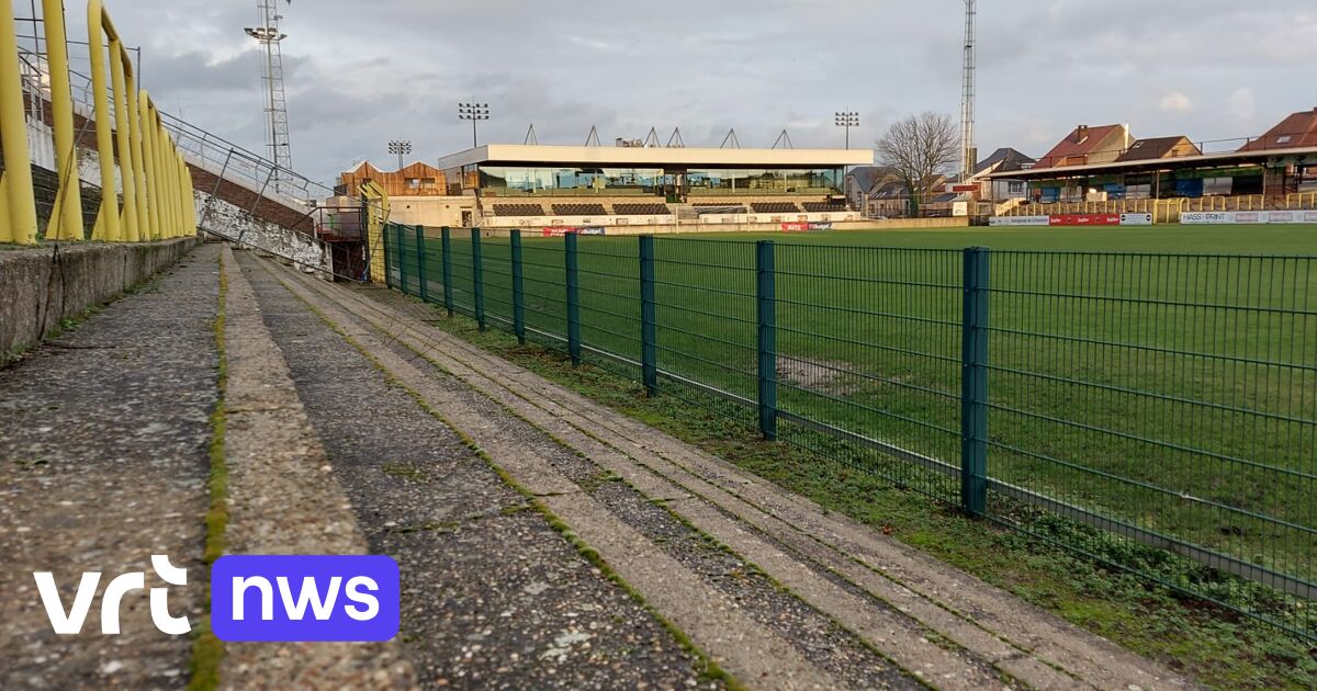 Voltallig Bestuur En Werkgroep Van Voetbalclub Sporting Hasselt Bieden ...