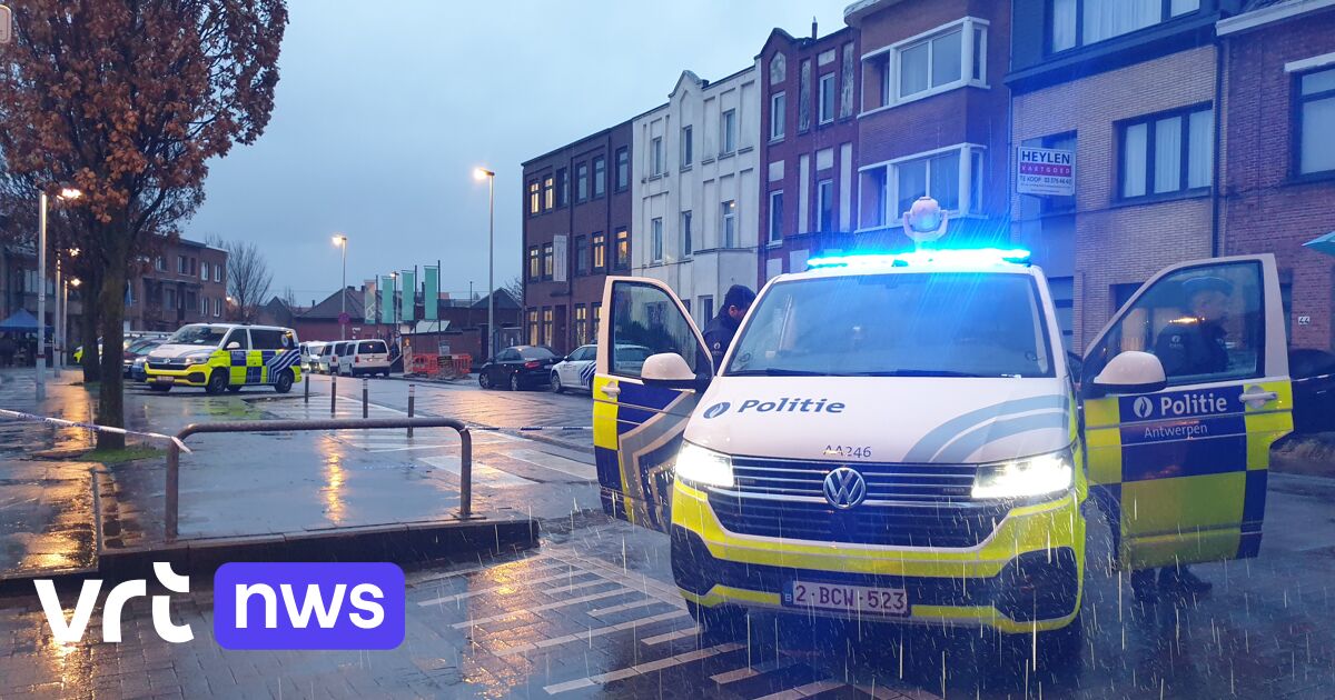 Groenendaalcollege In Merksem Geëvacueerd Na Bommelding, Maar Zoekactie ...