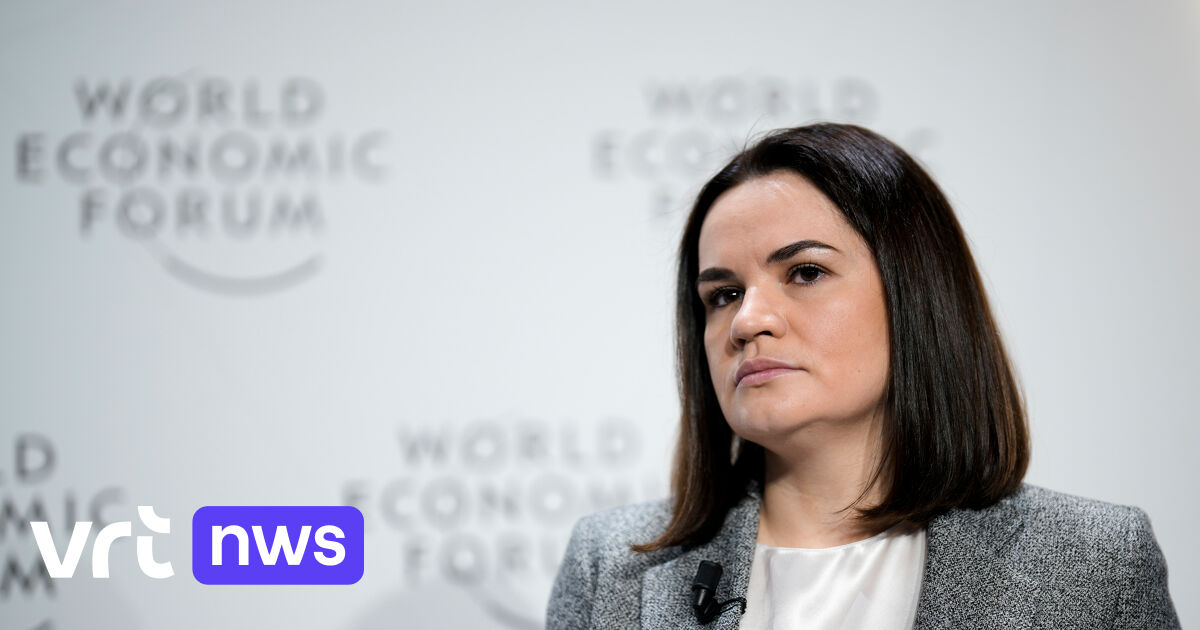 Bir qizni tualetda ozini boshatib qoymasdan sikadi.