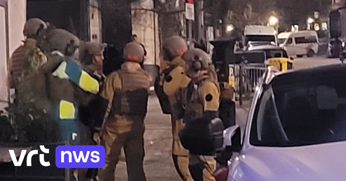 VIDEO: Two people arrested on Monday evening after a manhunt in the European district of Brussels