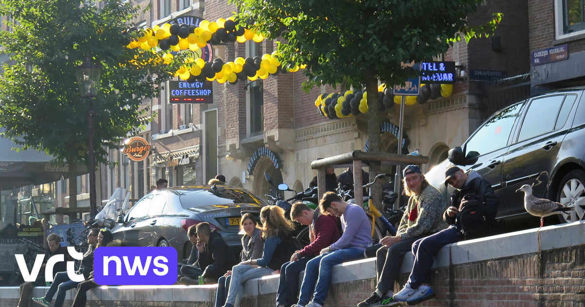 Smoking on the street is prohibited from mid-May in the old city center of Amsterdam