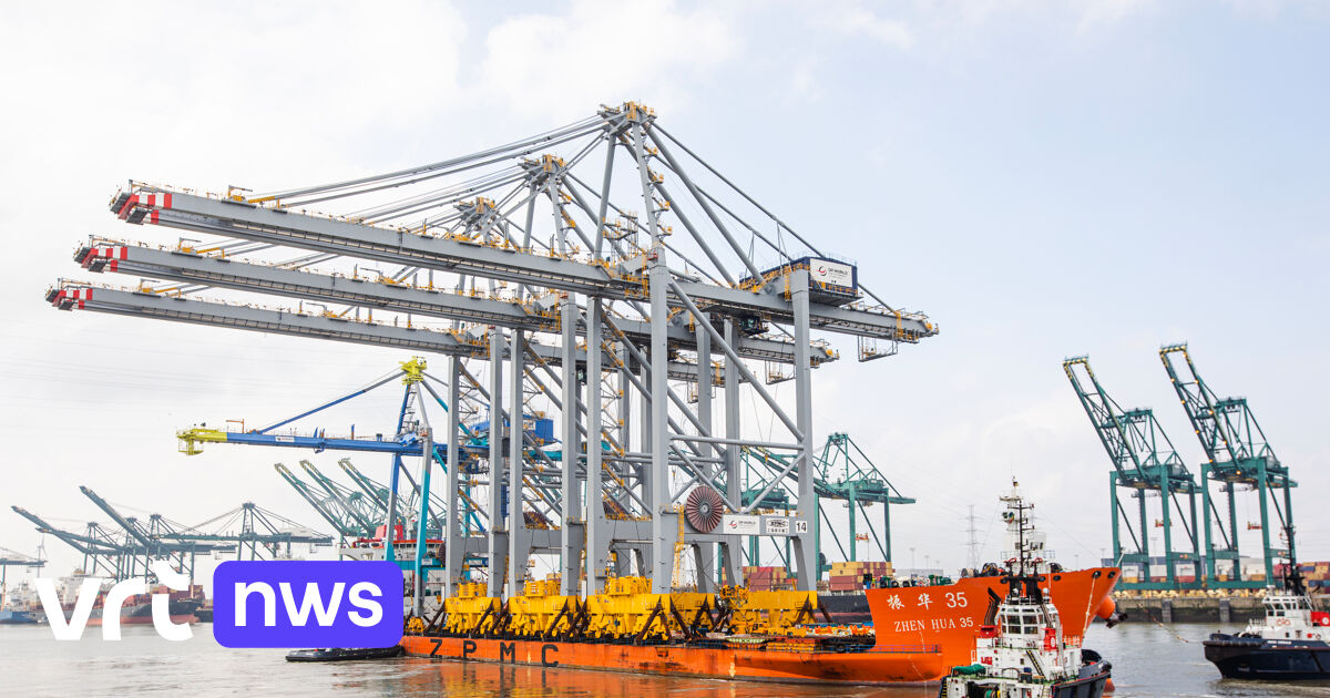 Nieuwe Kadekranen Geleverd Bij Containerterminal DP World In Haven Van Nieuwe Kadekranen Geleverd Bij Containerterminal DP World In Haven Van