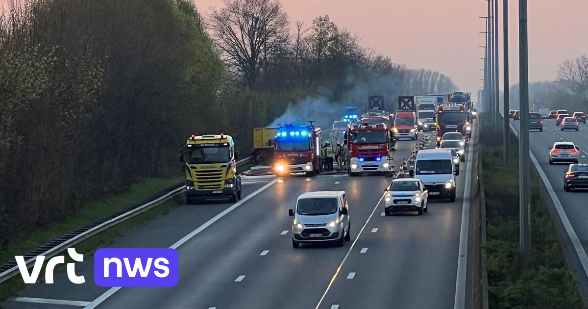 Verkeershinder Op E40 Door Brandend Voertuig Is Voorbij | VRT NWS: Nieuws