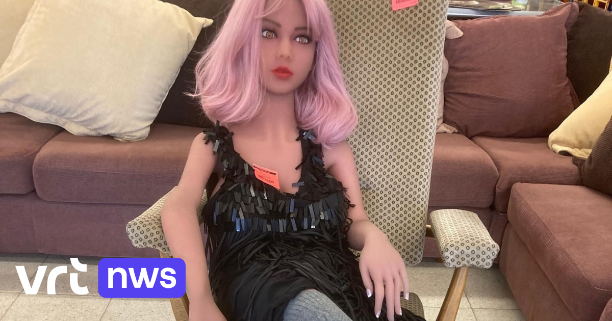 Second-hand sex doll for sale in West Flemish recycle store