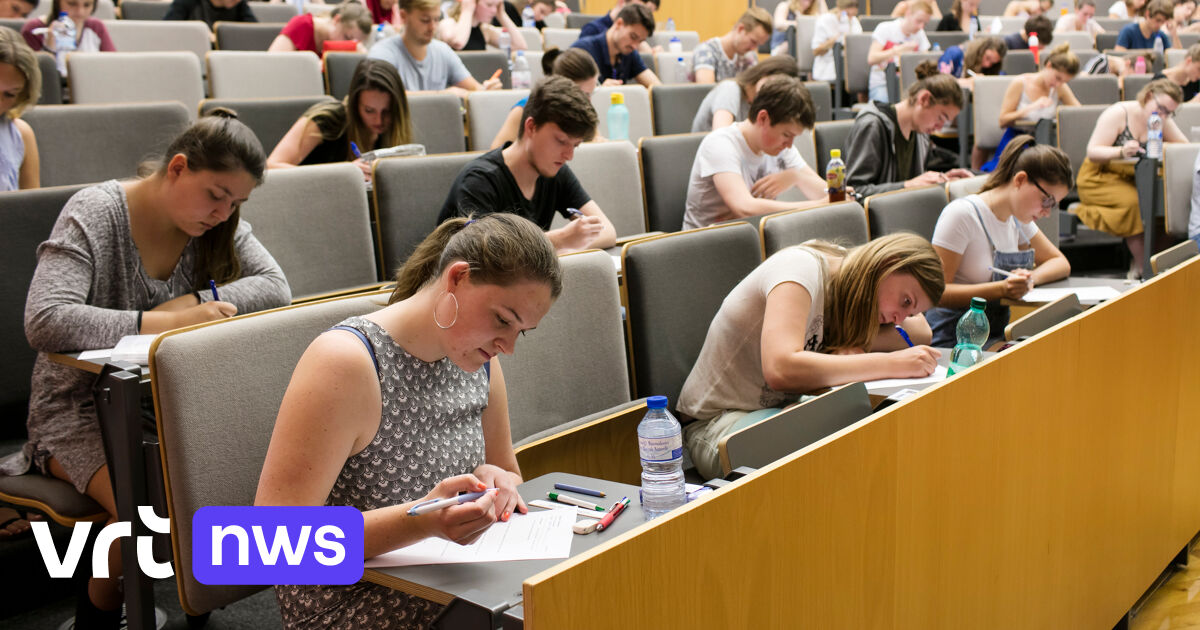 "60 Procent Van De Examenkopieën Moesten Weer Mee Naar Huis ...