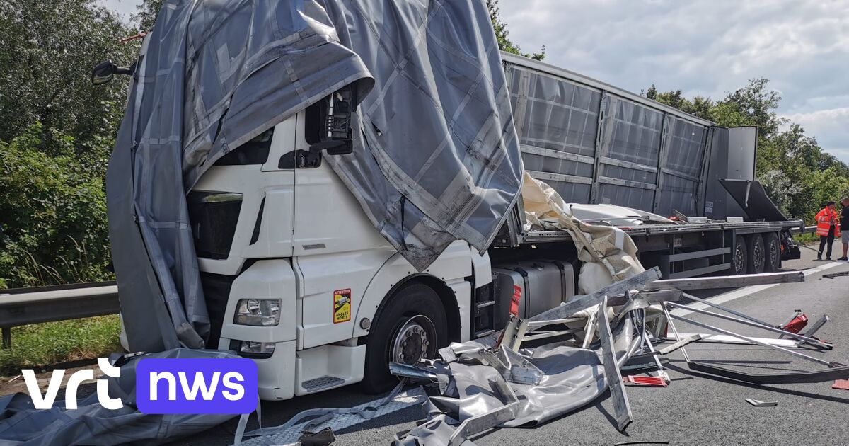 Ongeval Met Twee Vrachtwagens Op De E17 Richting Antwerpen Ter Hoogte ...