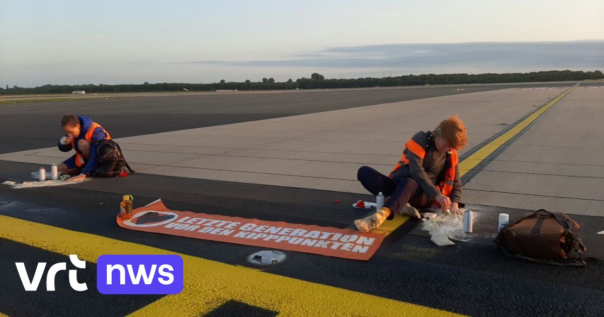 Protestactie Van Duitse Klimaatactivisten Op Luchthavens Van Hamburg En ...