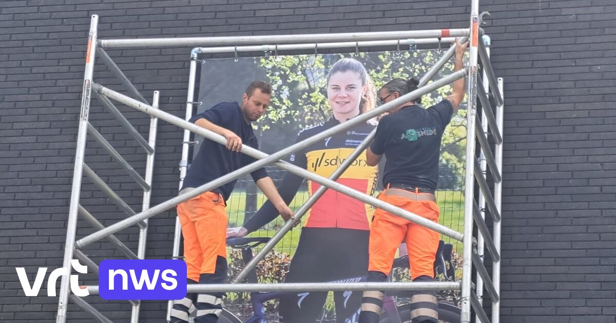 Assenede Eert Lotte Kopecky Met Reusachtige Foto Op Gemeentehuis | VRT ...