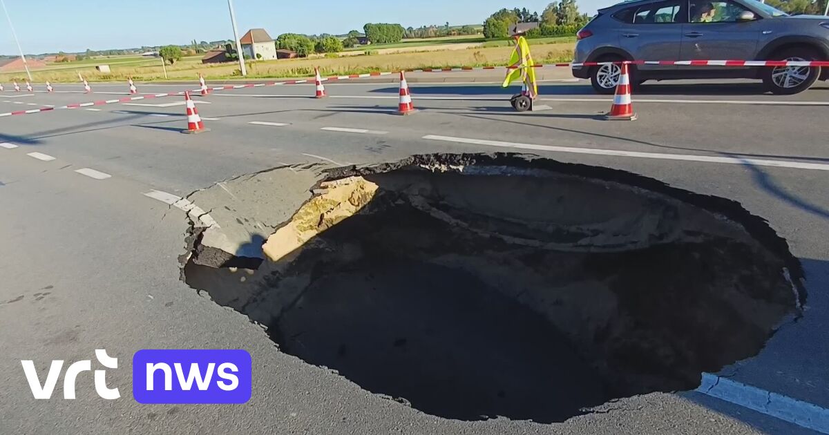 Video: Large sinkhole in Tielt | VRT NWS: news