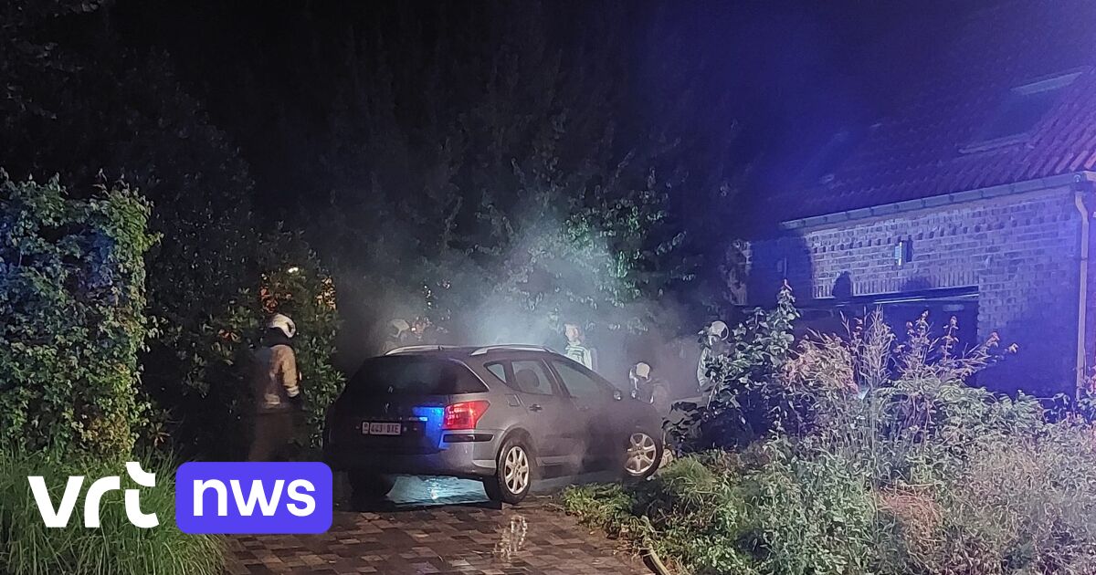 Brandend Voertuig Op Oprit In Sint-Lievens-Houtem | VRT NWS: Nieuws