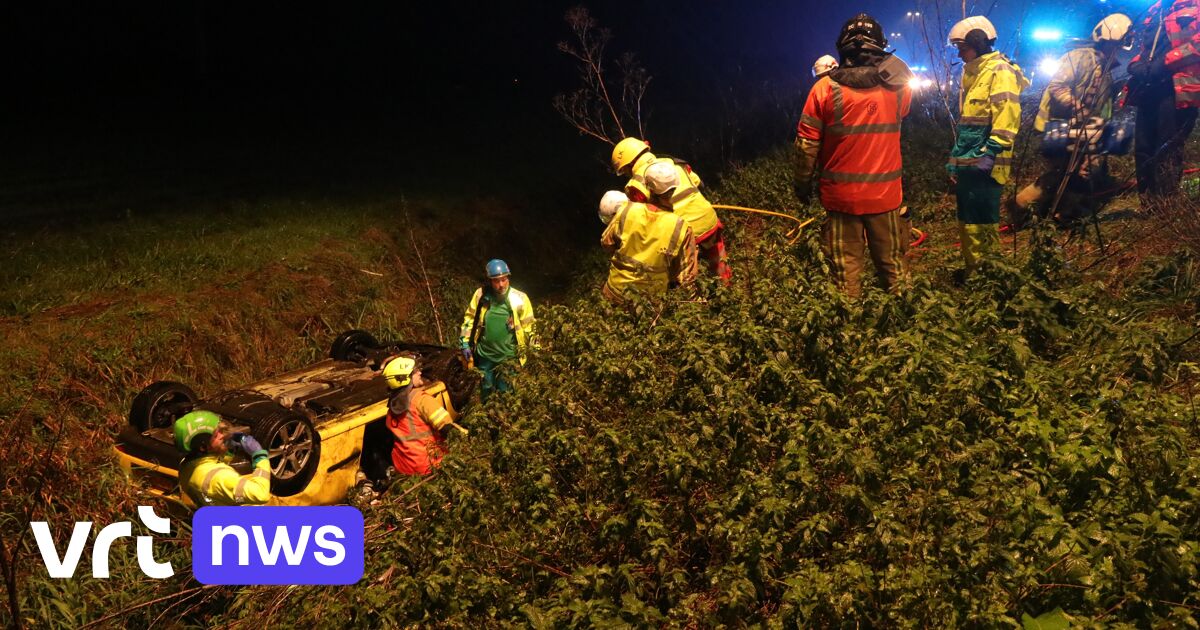 Hulpdiensten Moeten Halfuur Zoeken Naar Auto In Gracht Op E17 Tussen ...