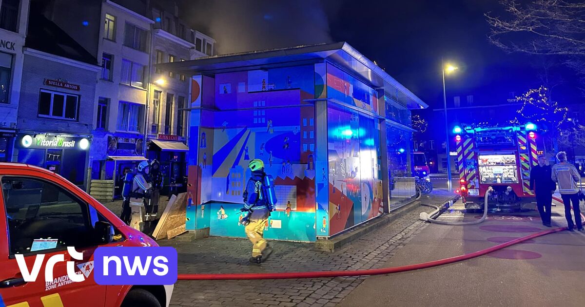 Brandende wagen in parking SintJansplein in Antwerpen geblust, oorzaak nog onduidelijk VRT
