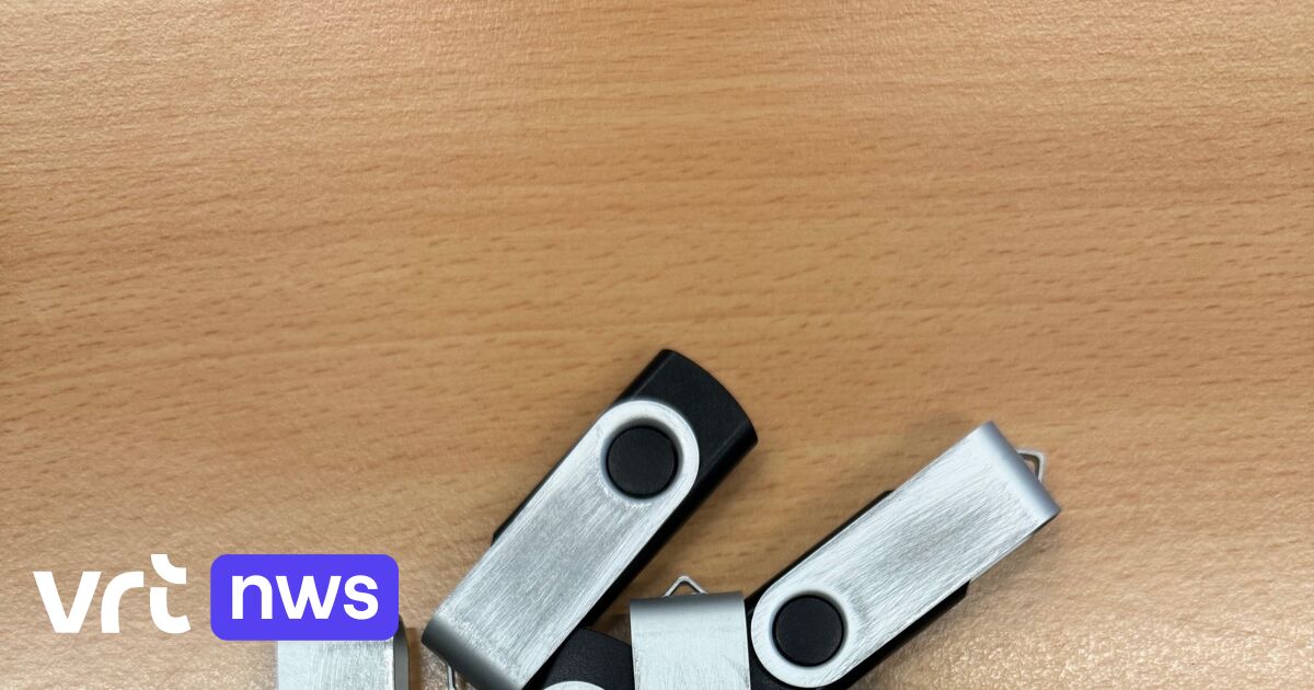 Comment des escrocs tentent de dérober des cryptomonnaies en envoyant de  fausses clefs USB