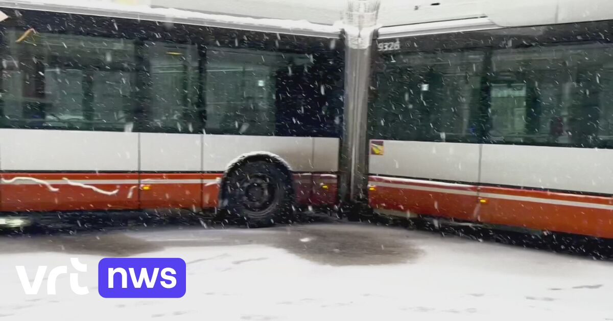 Anhaltender Schneefall Sorgt Für Probleme Im Verkehr, Bei Der Bahn Und ...