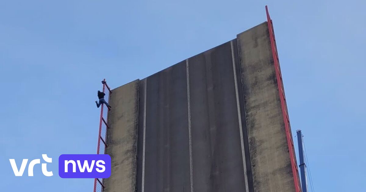 Man hangt op 35 meter aan openstaande brug in Dudzele voor televisieopname