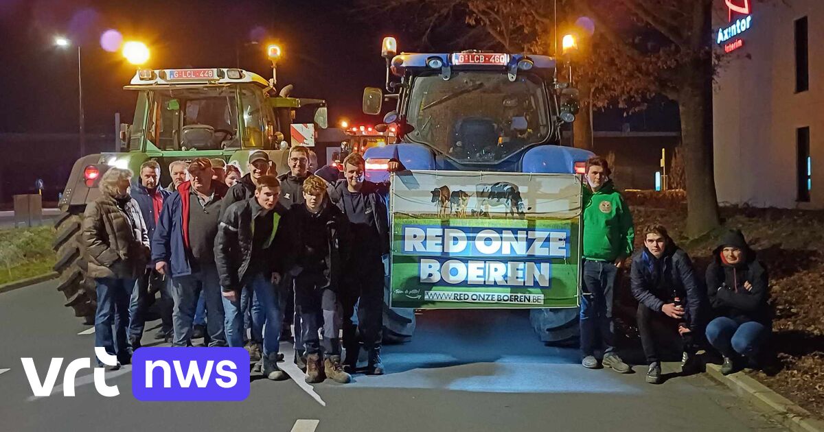 Landbouwers houden protestactie aan Expo Hallen in Roeselare bij ...