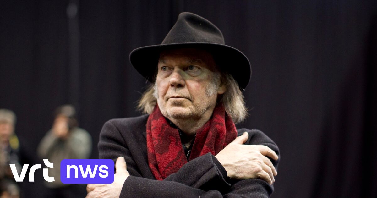 Neil Young Snubs Glastonbury Over BBC Control