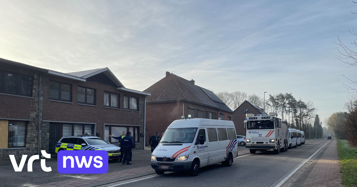 Scholen En Moskeeën Onder Verscherpt Toezicht Na Rellen Met Gewonden In ...