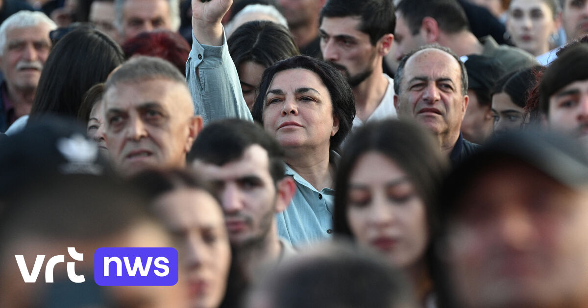 Tens of thousands of Armenians demand Prime Minister’s resignation after transfer of border villages to Azerbaijan